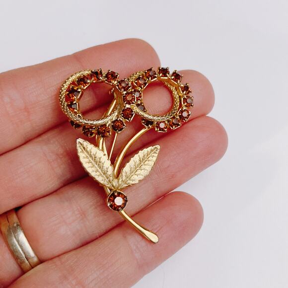 Mid Century Gold Tone Floral Brooch Amber Rhinestone Prong Set 50s Eternity Pin - Picture 2 of 7